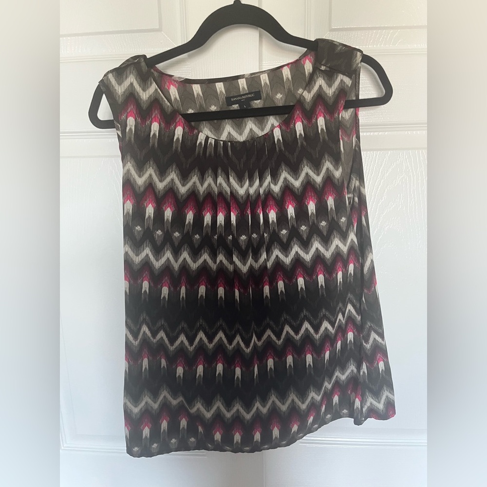 Banana Republic Black and White Graphic Blouse